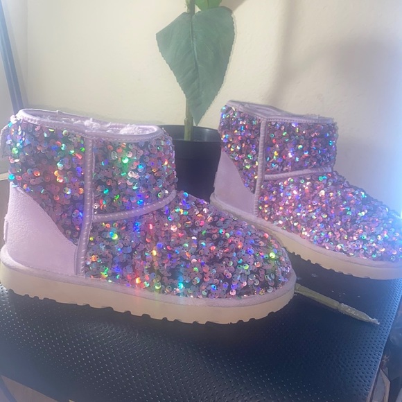 Sold New Authentic UGG mini SEQUIN LILAC FROST sparkle Purple BOOTS WOMEN’S 8 - Picture 3 of 16